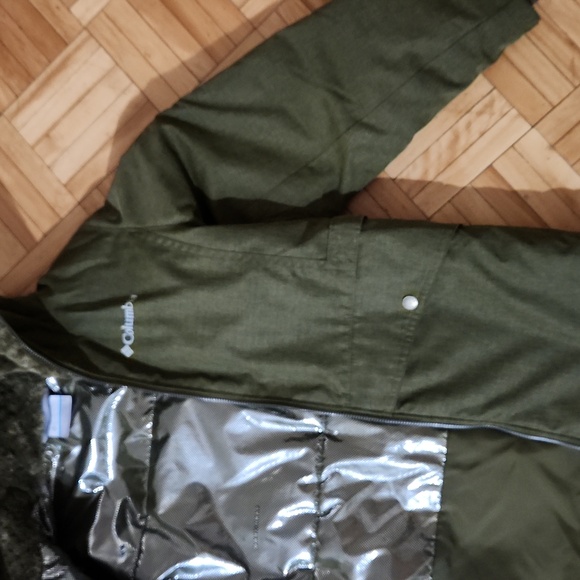 Winter jacket for 7/8 year old - Picture 3 of 5